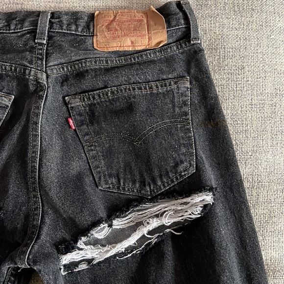 Distressed Levi’s 501 - Picture 3 of 4